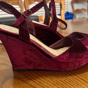 Vintage Velvet floral impression heels